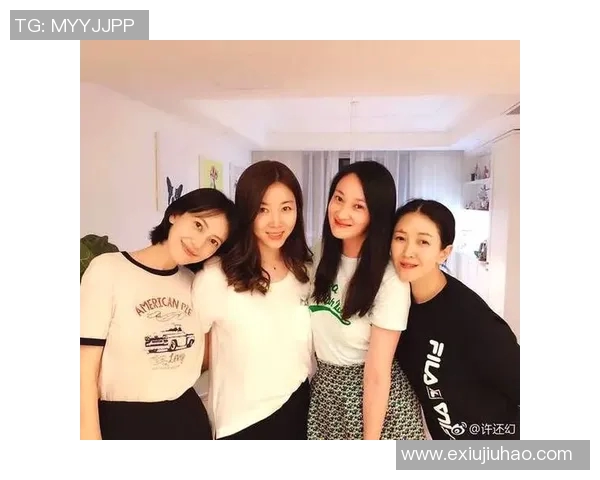 足球球星与闺蜜同框照曝光友谊深厚引发粉丝热议